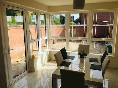 Lisburn - Sleeps 4 - See great reviews !!