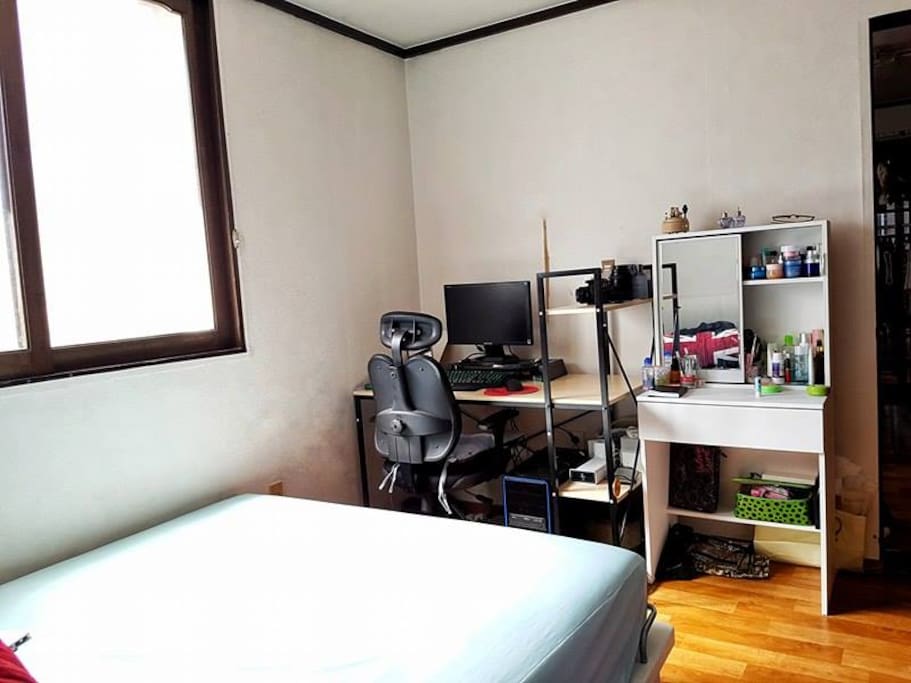 Personal computer and make up space for the guy and girl ;)