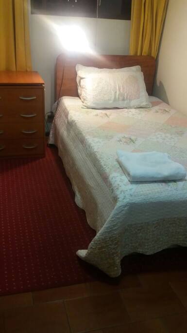 Dormitorio y velador