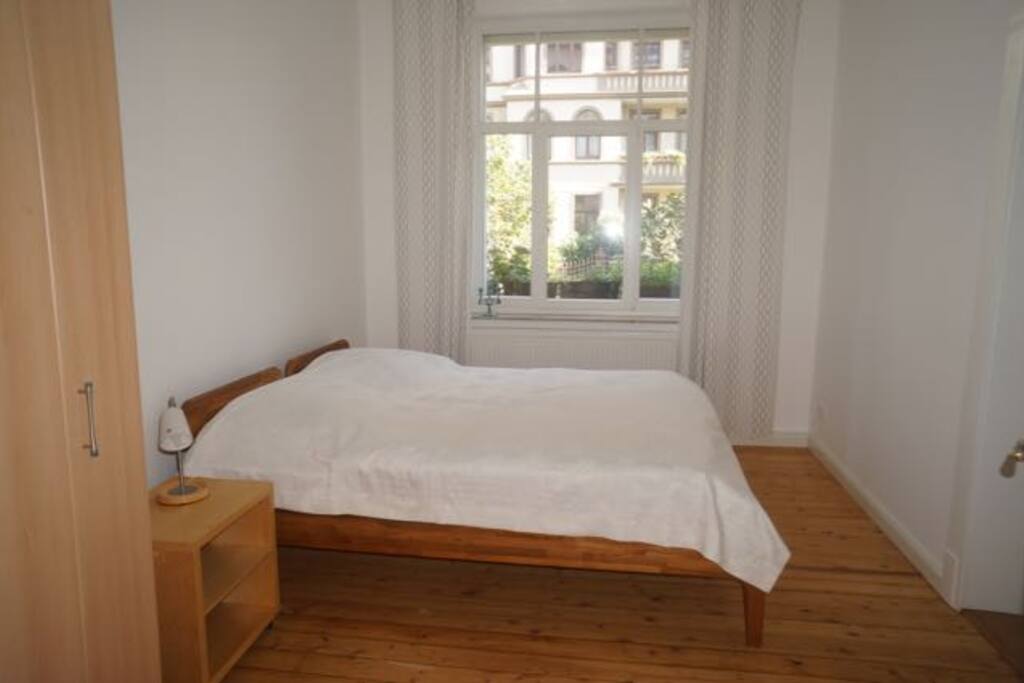 Neues King-size Bett.