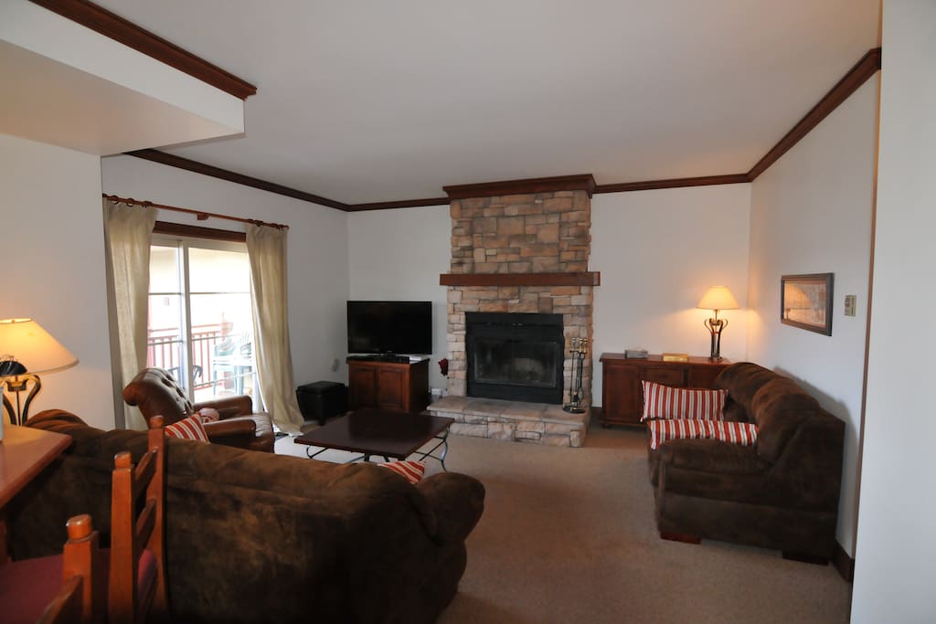 View of the salon with the fireplace