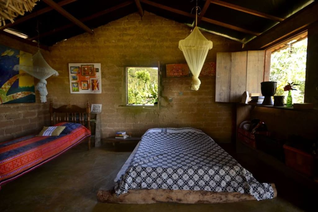 Quarto comunitário interior