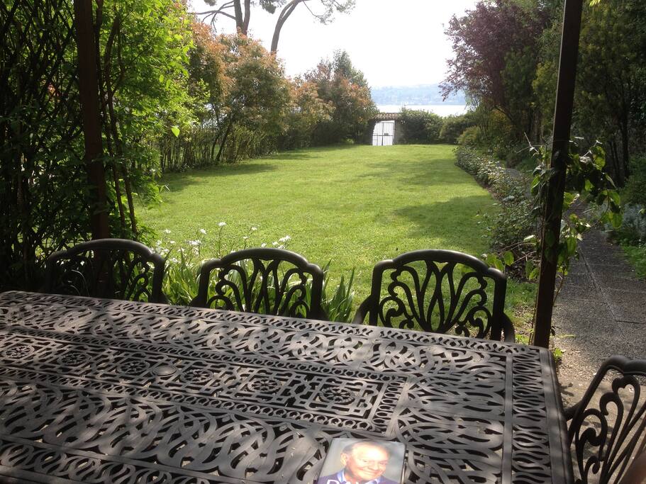 Direct access to lake from garden