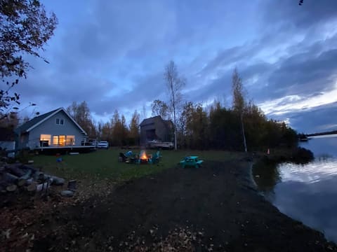 Lakefront cabin with your own personal beach