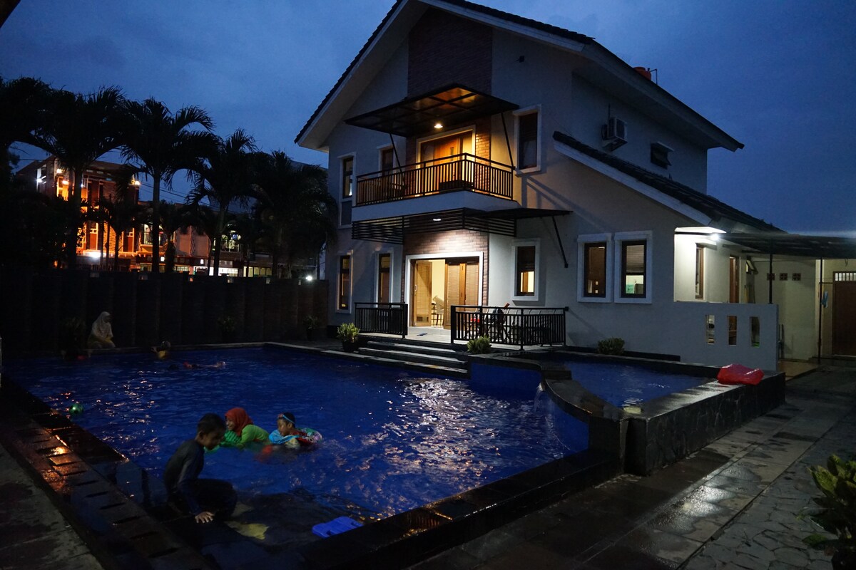 Jakarta Villa Vacation Rentals Jakarta Indonesia Airbnb