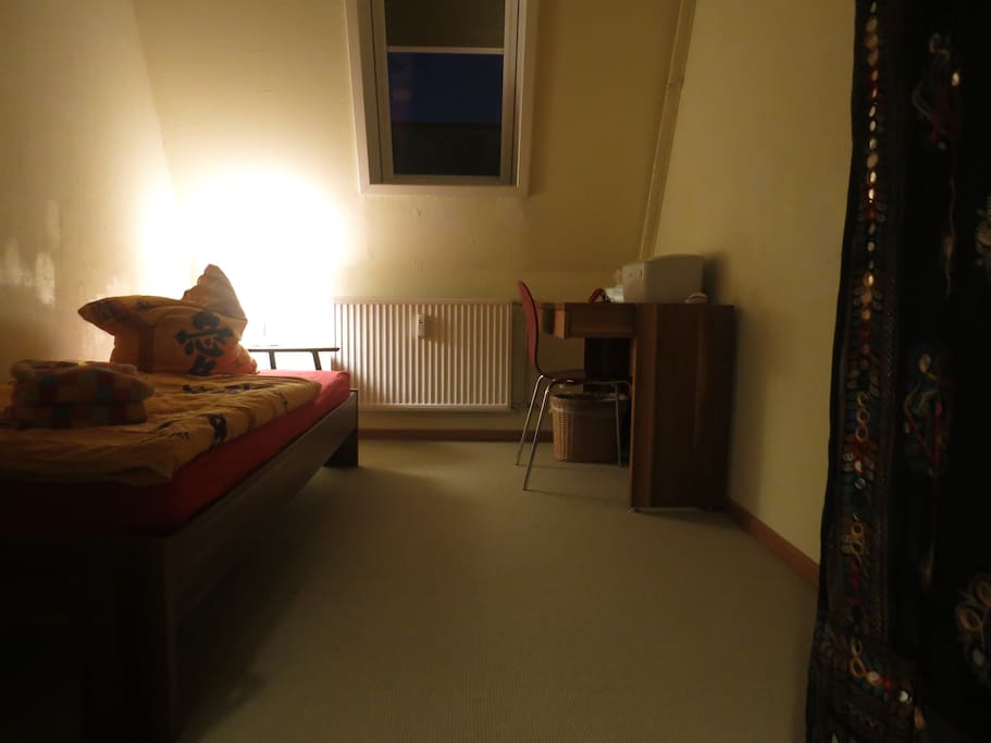 Gästezimmer mit einem Bett / Single Bedroom