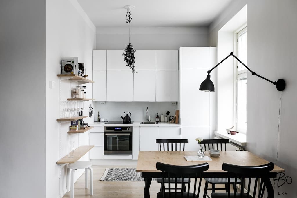 Open kitchen & dining space.