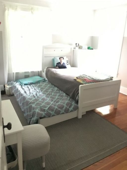 Twin bed with trundle bed