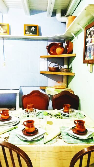 Departamento.lindo,acojedor,limpio,para un descanso total.Este es la Cosina-Comedor.Cuenta con Cafetera,Tostador,Horno microndas,Parrilla-estufa,y Utensilios para Cosinar y de servicio.Todo listo para cosinar o servir su comida.