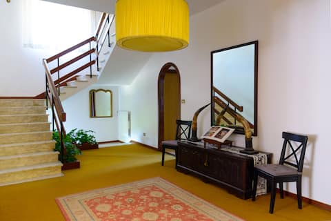 Castel di Sangro center villa surrounded by greenery