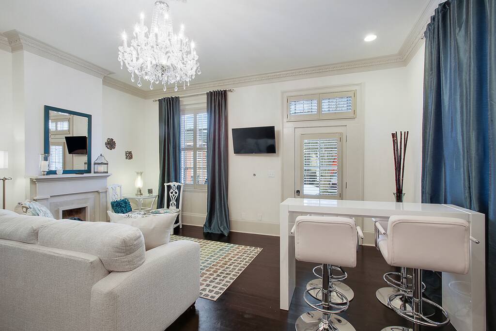 Enjoy this newly renovated unit with 12 ft. ceilings, with ornate molding and vintage chandeliers.