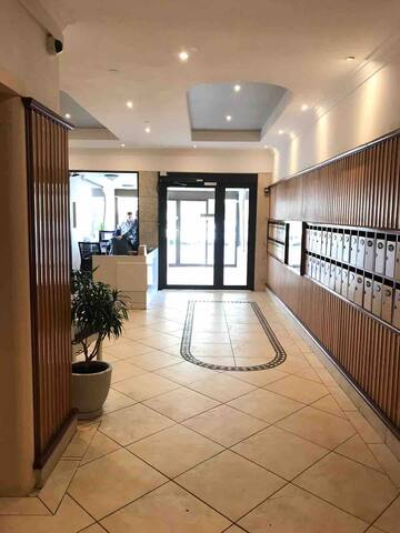 Beach Front Sea Point Apartment, Cape Town ZA gallery image 3