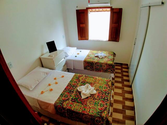 Suíte linda e confortável com AC a 300m da praia 1