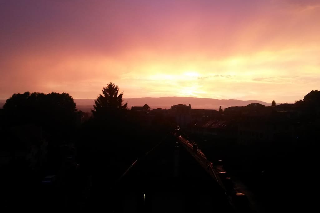 Couché du soleil sur le Jura vu du balcon