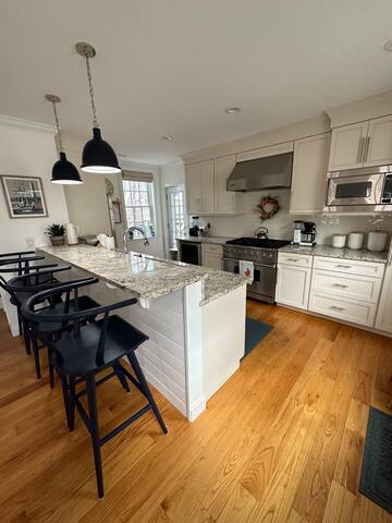 Mystic River House gallery image 4