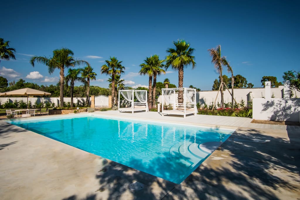Piscina con solarium