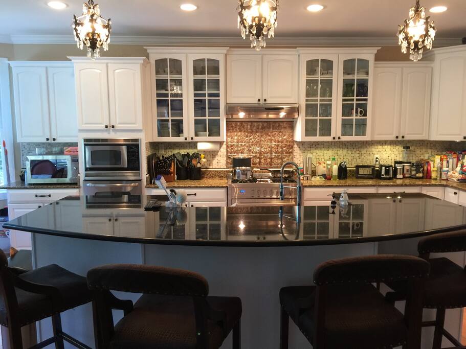 Gourmet kitchen