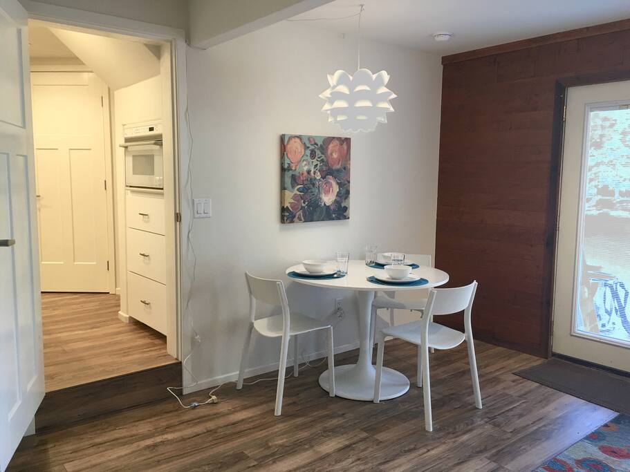 Dining area seats 3