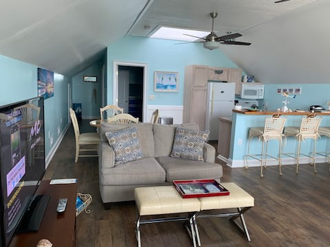 Popular Airbnb listing: Inlet Sunrise: Waterfront! Million Dollar View! in Murrells Inlet