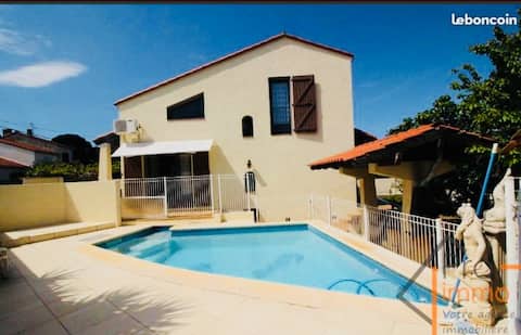 Pleasant house 10 km from the beaches (14 people)