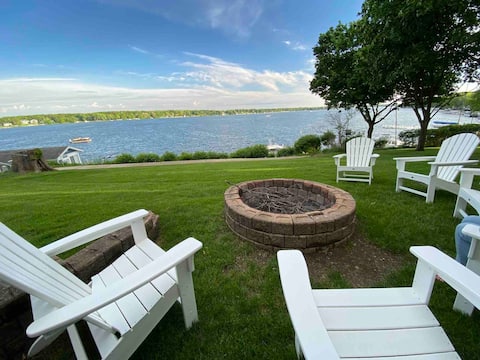 3rd Nt FREE Oct-Apr Delavan Lake’s Waterfront Home