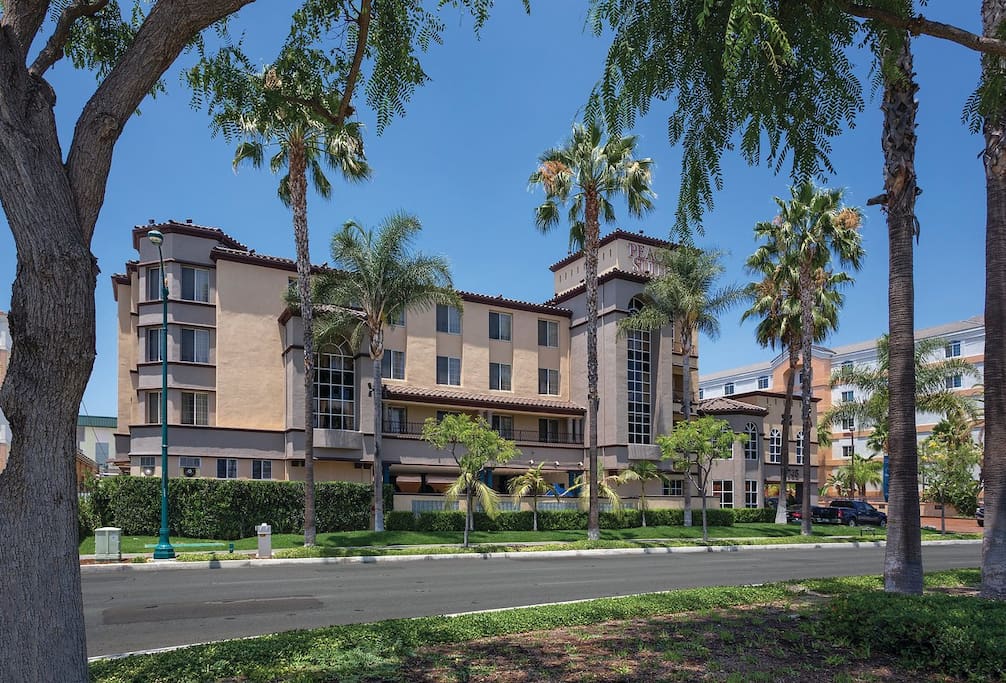 Resort Next to Disneyland - 1 bedroom Suite