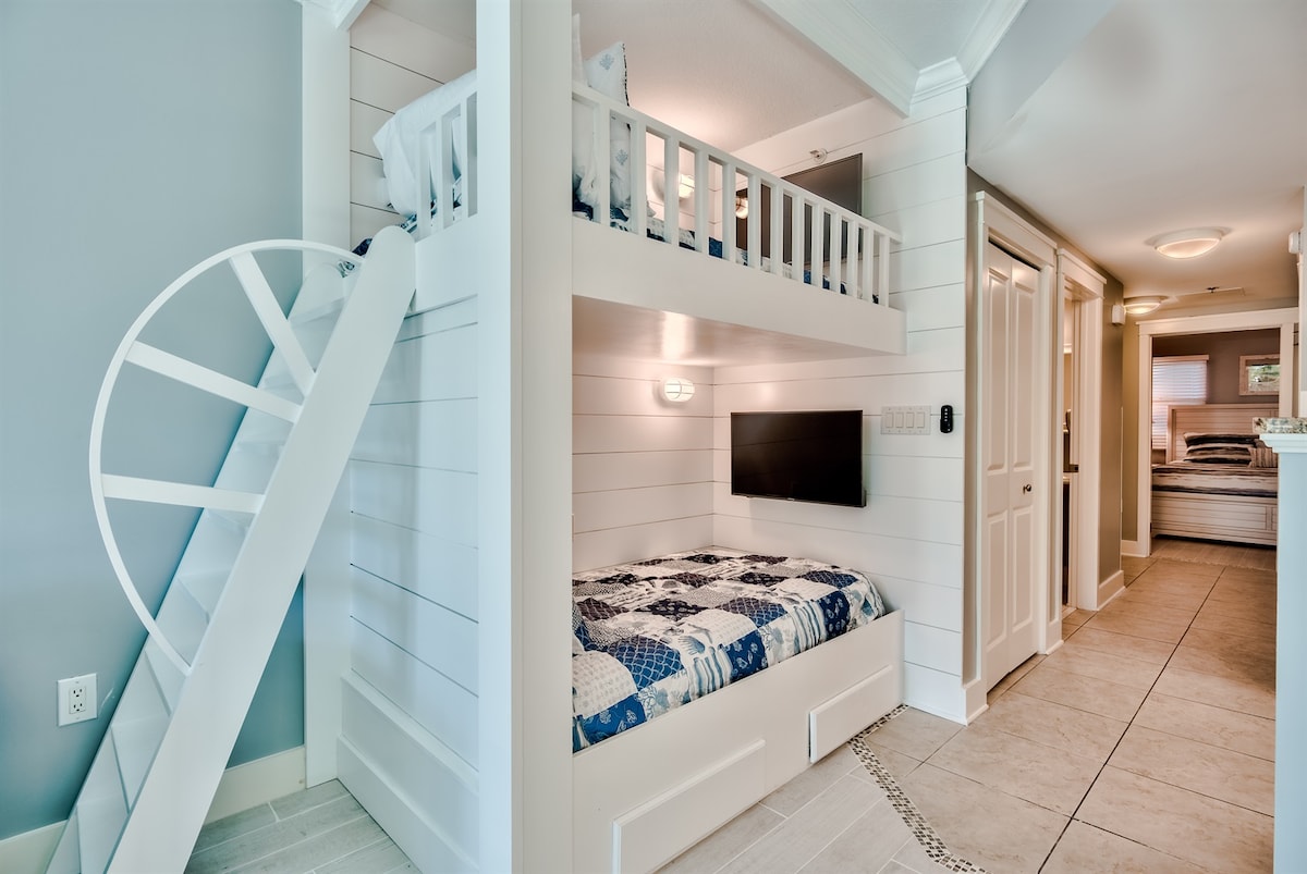 Successful Airbnb property: Waterscape 3rd Floor 1 Bedroom - on the beach - in Fort Walton Beach