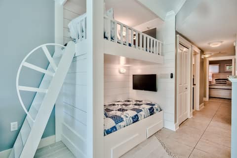 Successful Airbnb property: Waterscape 3rd Floor 1 Bedroom - on the beach - in Fort Walton Beach