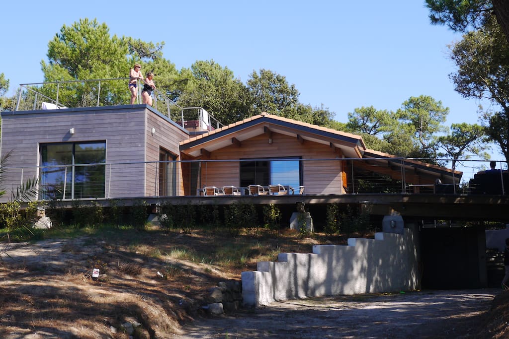 Maison avec toit terrasse et vue sur l'océan