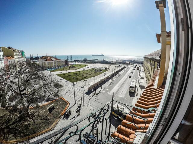 DOWNTOWN SEAVIEW APARTMENT gallery image 5