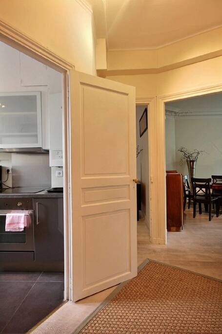 Entrance
The 6 square meters entrance hall leads directly to the kitchen, the living room, bedrooms 1 and 2 (see floor plan).