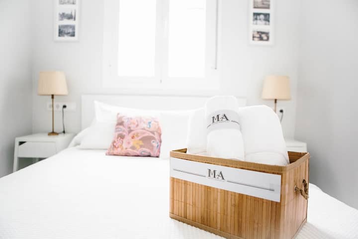 中层，带卫生间的卧室