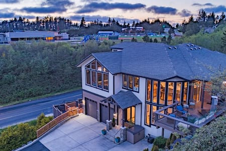 *Custom Designer Home Above the Bay*
