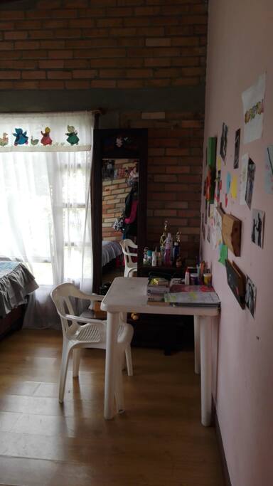 Espacio cómodo para descanso, lectura y trabajo