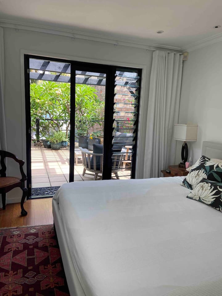 Chumba cha kulala kinachoelekea kwenye mtaro