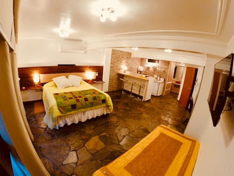 Anuncio de Airbnb popular: Pedestrian Apartment Studio Suites en Paraná