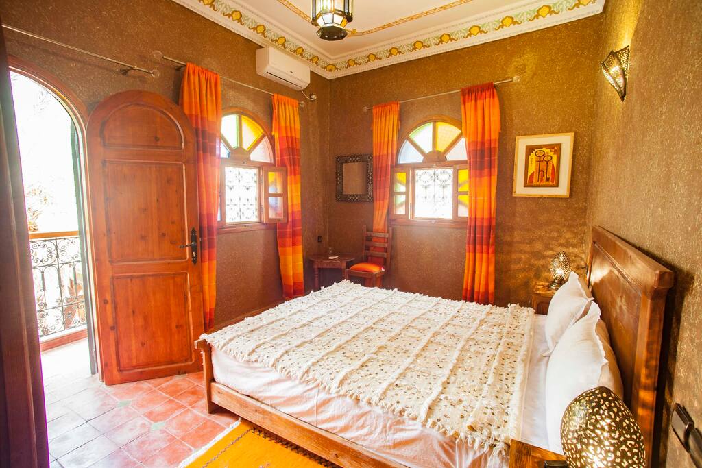 Ayour room