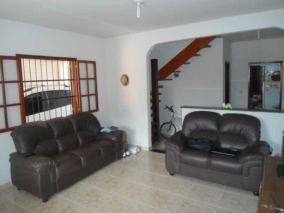 Sala com dois ambientes.