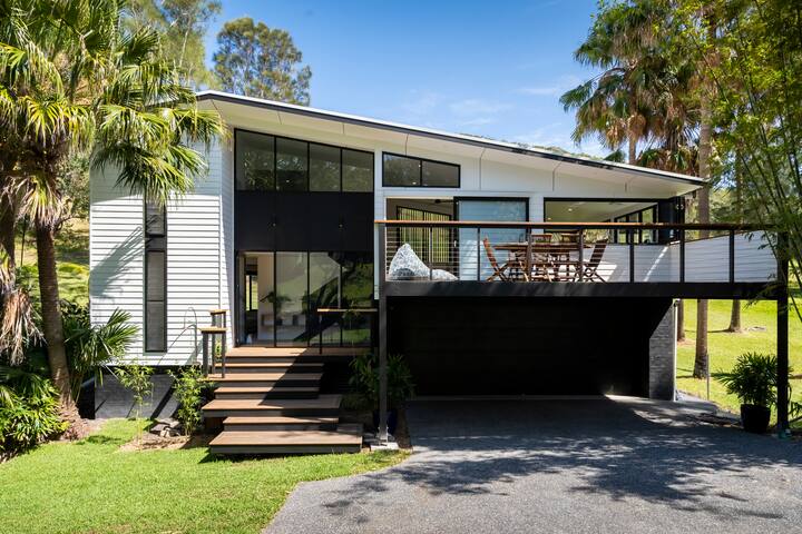 Bamboo Beach House (Linen included) gallery image 2