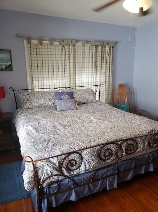Lovely King size bed