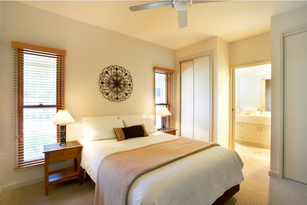 luxury abalina 1-on-rotary main (queen) bedroom with ensuite ( large walk in shower)