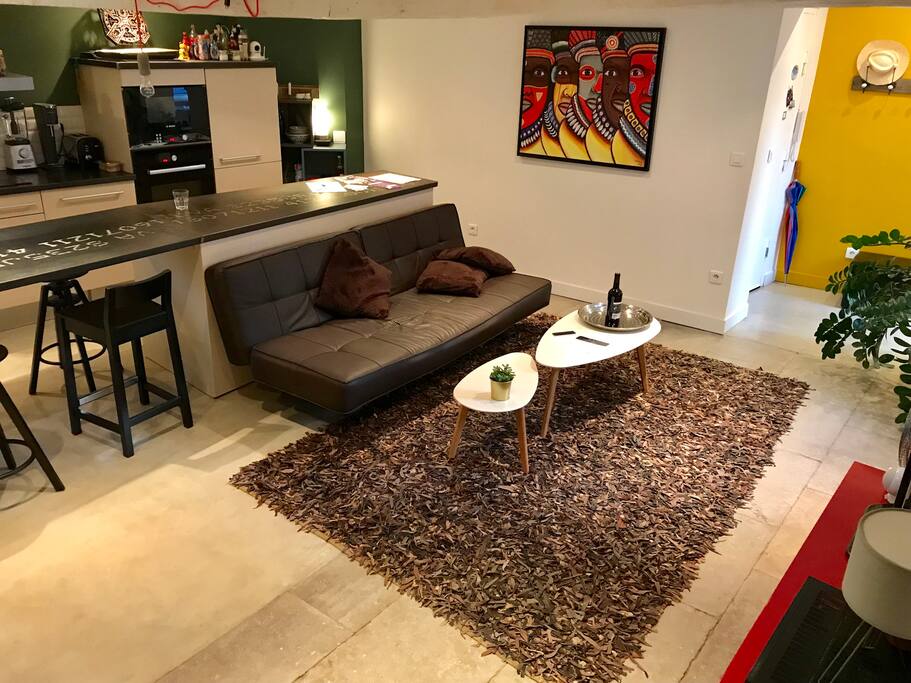Un coin séjour cosy avec canapé (non convertible)