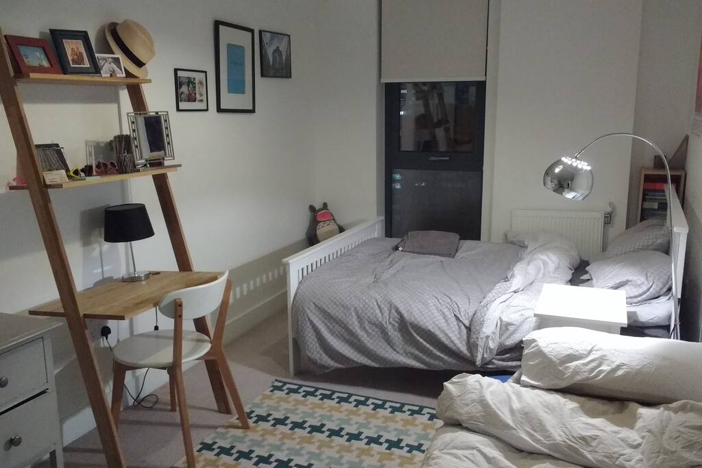 The bedroom sleeps 3