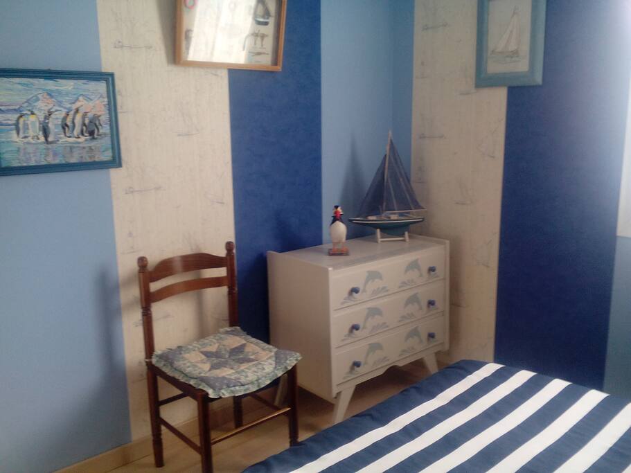 chambre lit 2 personnes avec rangements