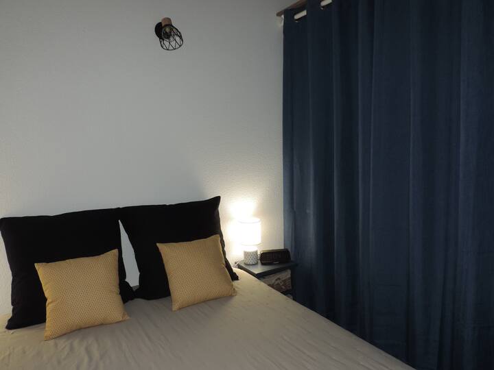 ห้องแต่งตัวในห้องนอนเดี่ยว