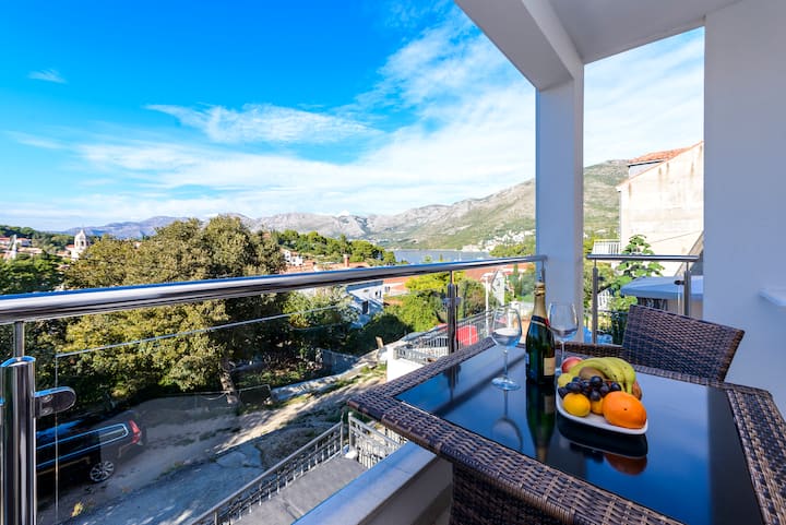 Centraly Locted Sea View Studio Apartment (A5) - Cavtat