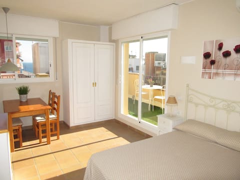 Pequeño Ático & Terraza a 80m playa