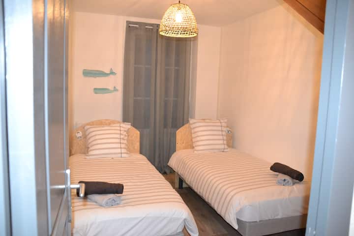 غرفة نوم 2 سرير فردي