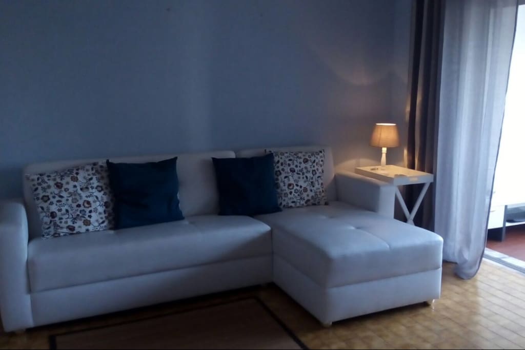 Sala estar com sofá cama