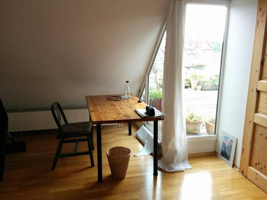 Zimmer mit Blick auf die Dachterrasse